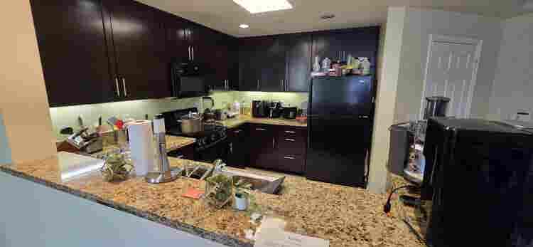 PRIVATE ROOM FOR RENT (LUXURY APT)