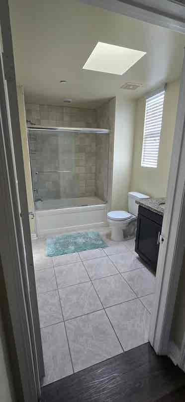 PRIVATE ROOM FOR RENT (LUXURY APT)