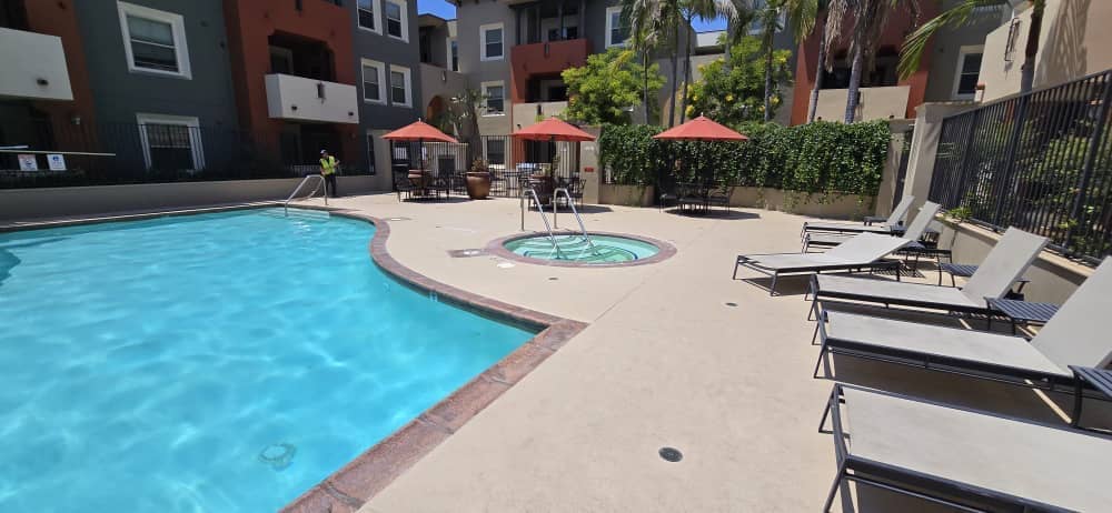 PRIVATE ROOM FOR RENT (LUXURY APT)