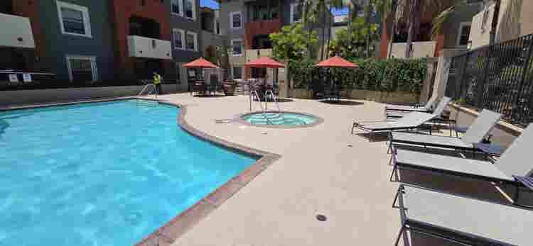 PRIVATE ROOM FOR RENT (LUXURY APT)