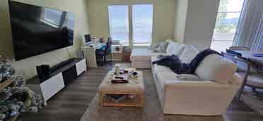 PRIVATE ROOM FOR RENT (LUXURY APT)