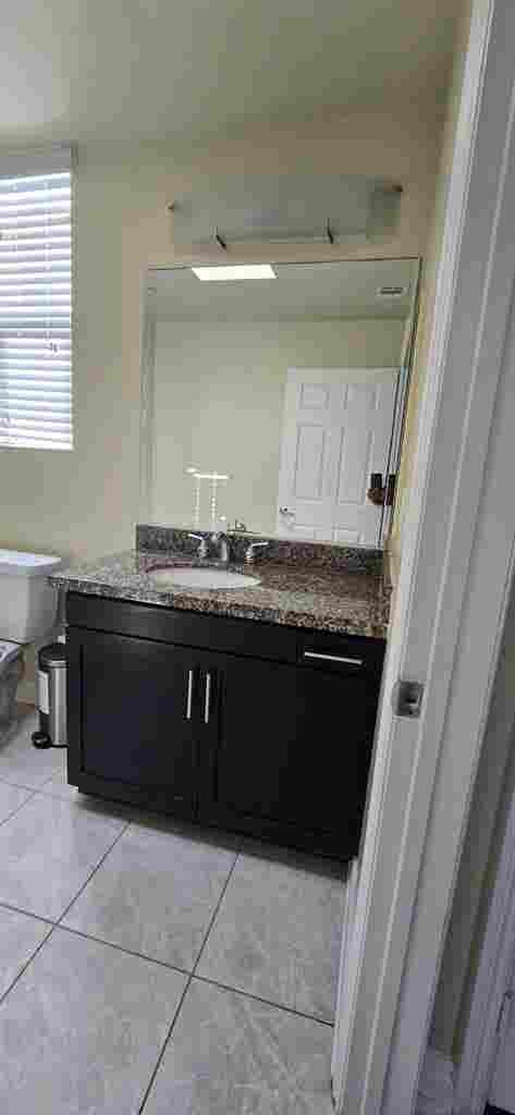 PRIVATE ROOM FOR RENT (LUXURY APT)