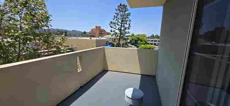 PRIVATE ROOM FOR RENT (LUXURY APT)