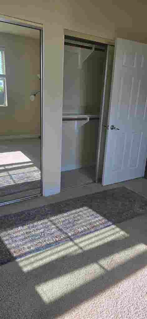 PRIVATE ROOM FOR RENT (LUXURY APT)
