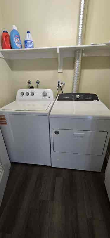 PRIVATE ROOM FOR RENT (LUXURY APT)
