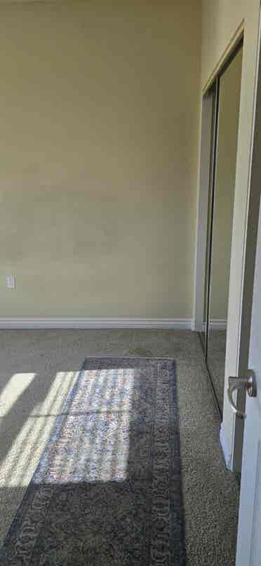 PRIVATE ROOM FOR RENT (LUXURY APT)