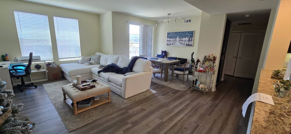 PRIVATE ROOM FOR RENT (LUXURY APT)