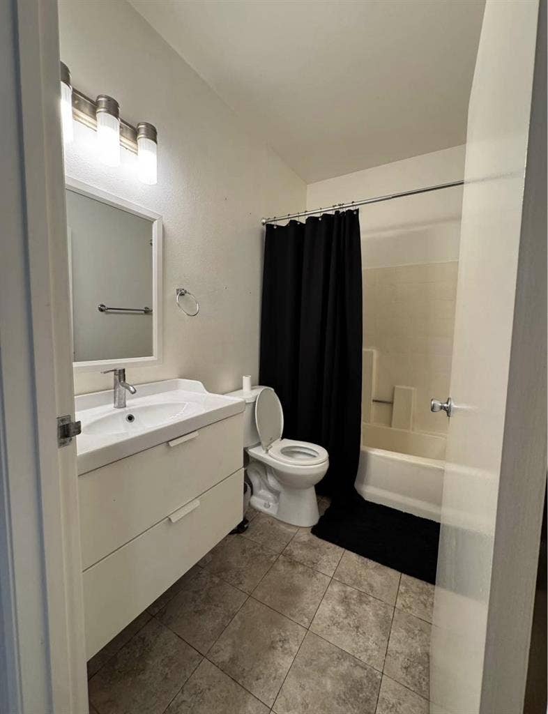 Master bedroom for rent HOLLYWOODD