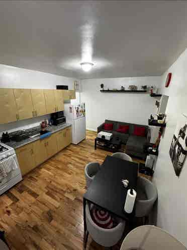 Brooklyn Room Near Trains