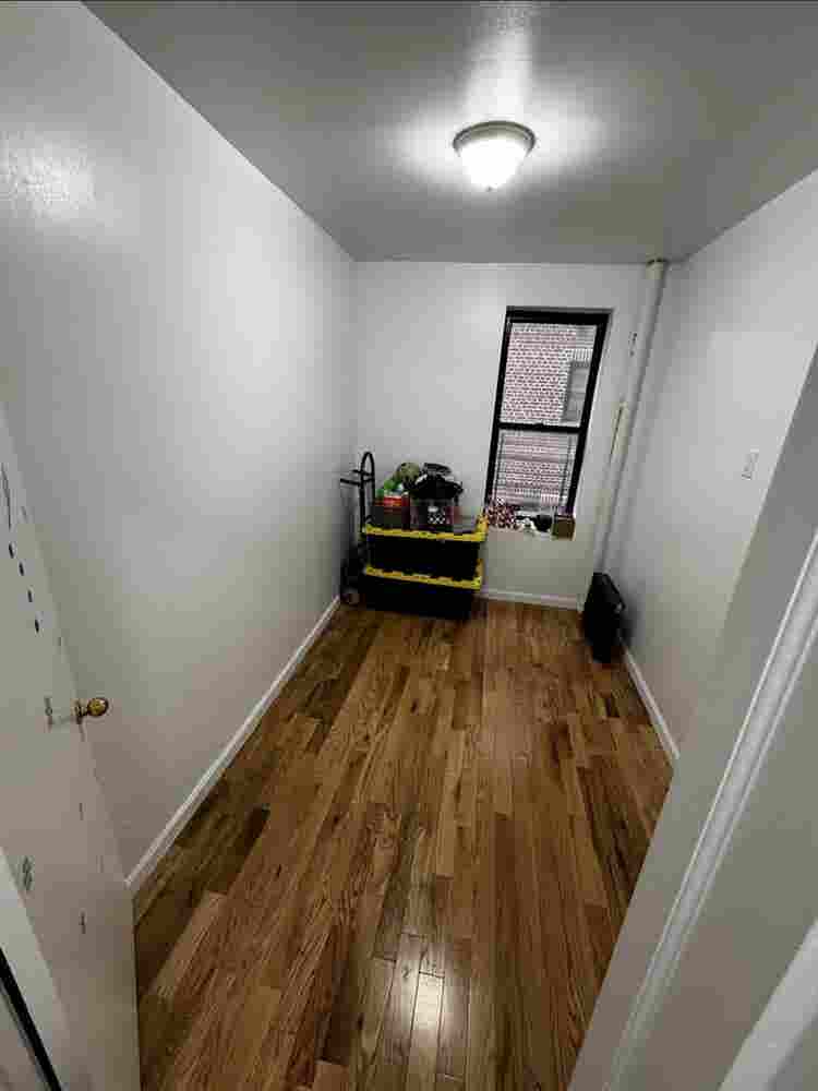 Brooklyn Room Near Trains