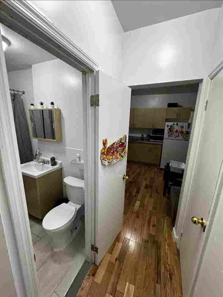 Brooklyn Room Near Trains