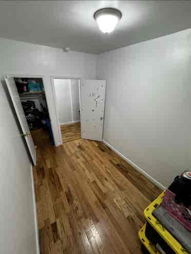 Brooklyn Room Near Trains
