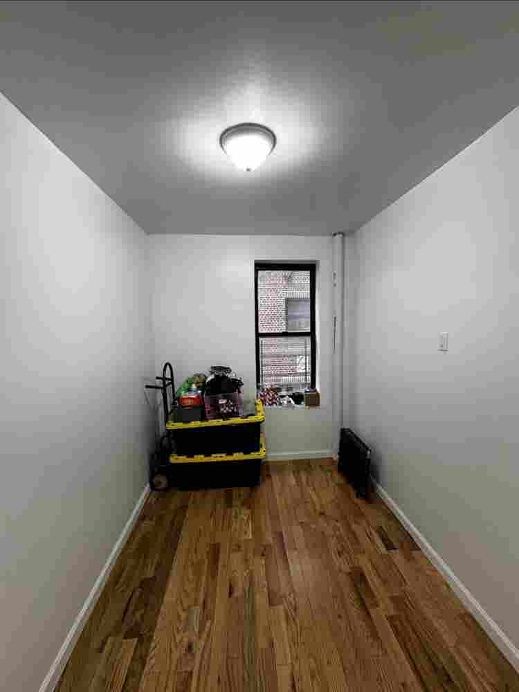 Brooklyn Room Near Trains