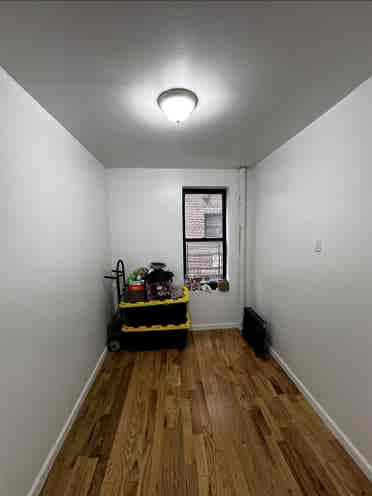 Brooklyn Room Near Trains