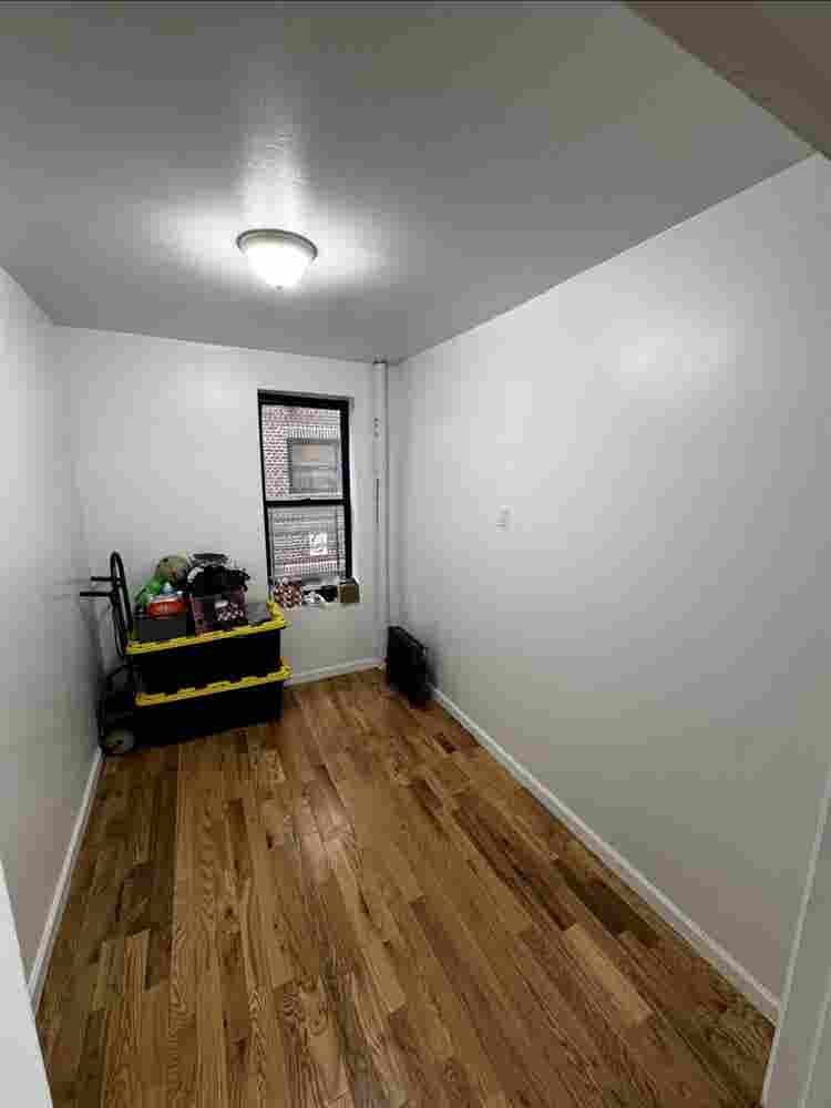Brooklyn Room Near Trains
