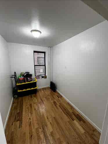 Brooklyn Room Near Trains