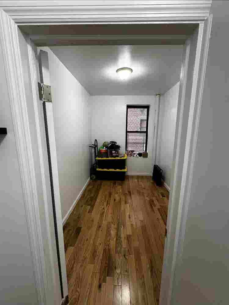 Brooklyn Room Near Trains