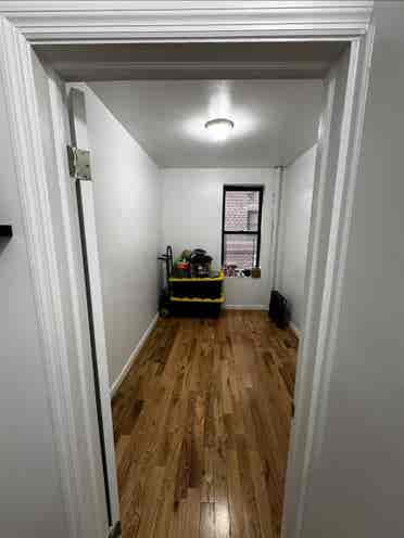 Brooklyn Room Near Trains