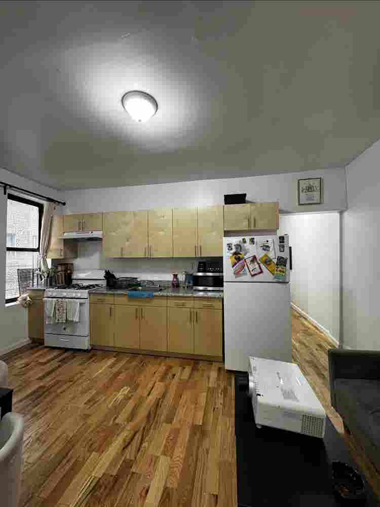 Brooklyn Room Near Trains