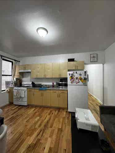 Brooklyn Room Near Trains