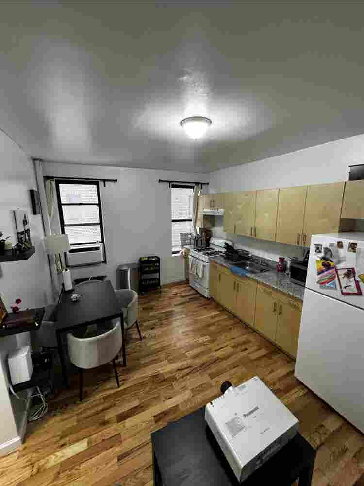 Brooklyn Room Near Trains