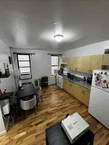 Brooklyn Room Near Trains