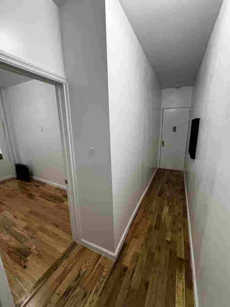 Affordable room near train for rent