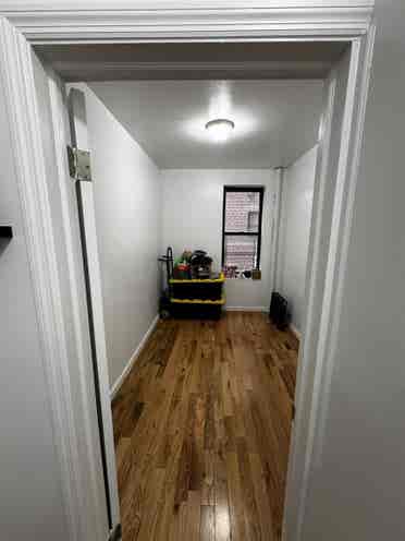 Affordable room near train for rent