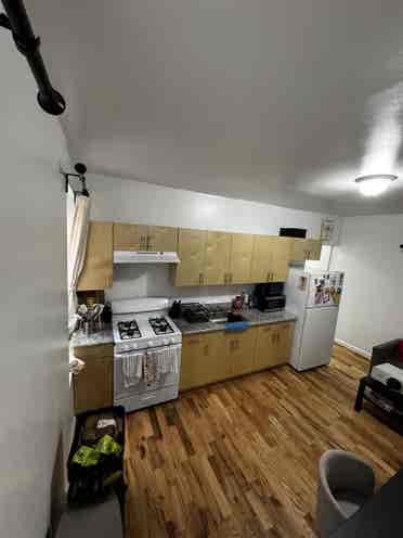 Affordable room near train for rent