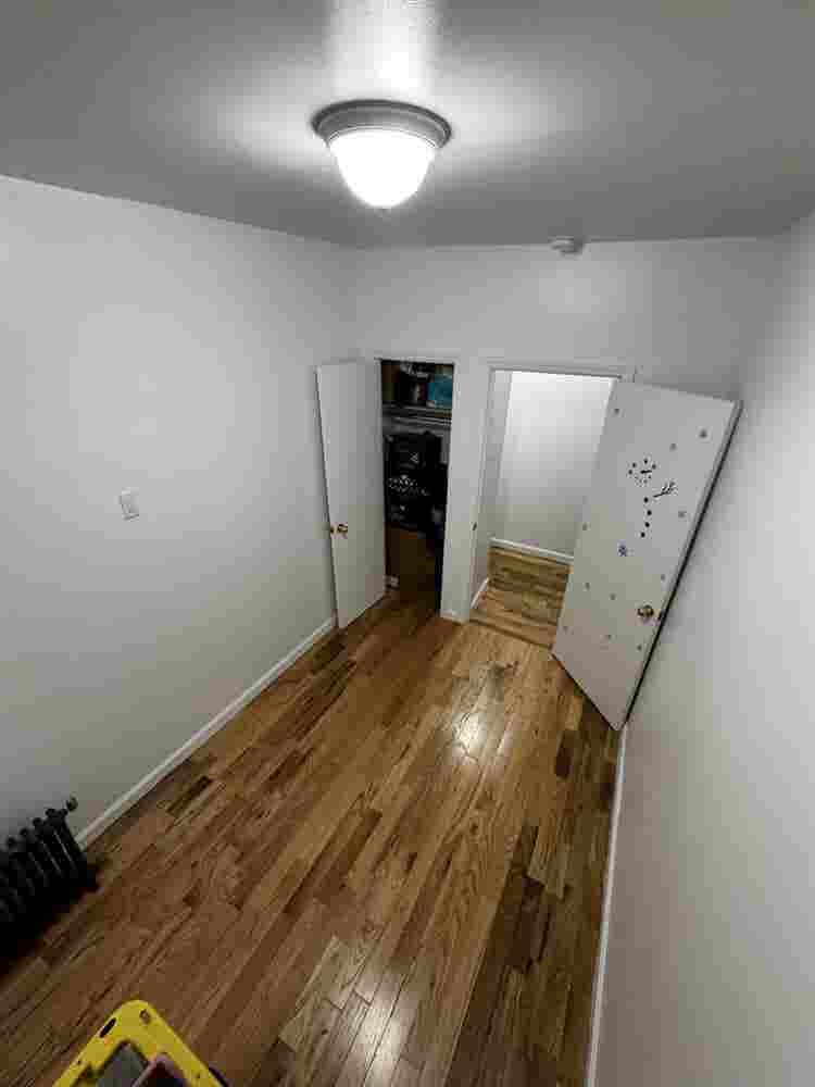 Affordable room near train for rent