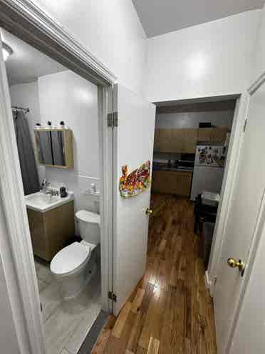 Affordable room near train for rent