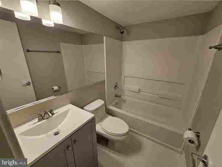 Spacious Room for Rent Anacostia