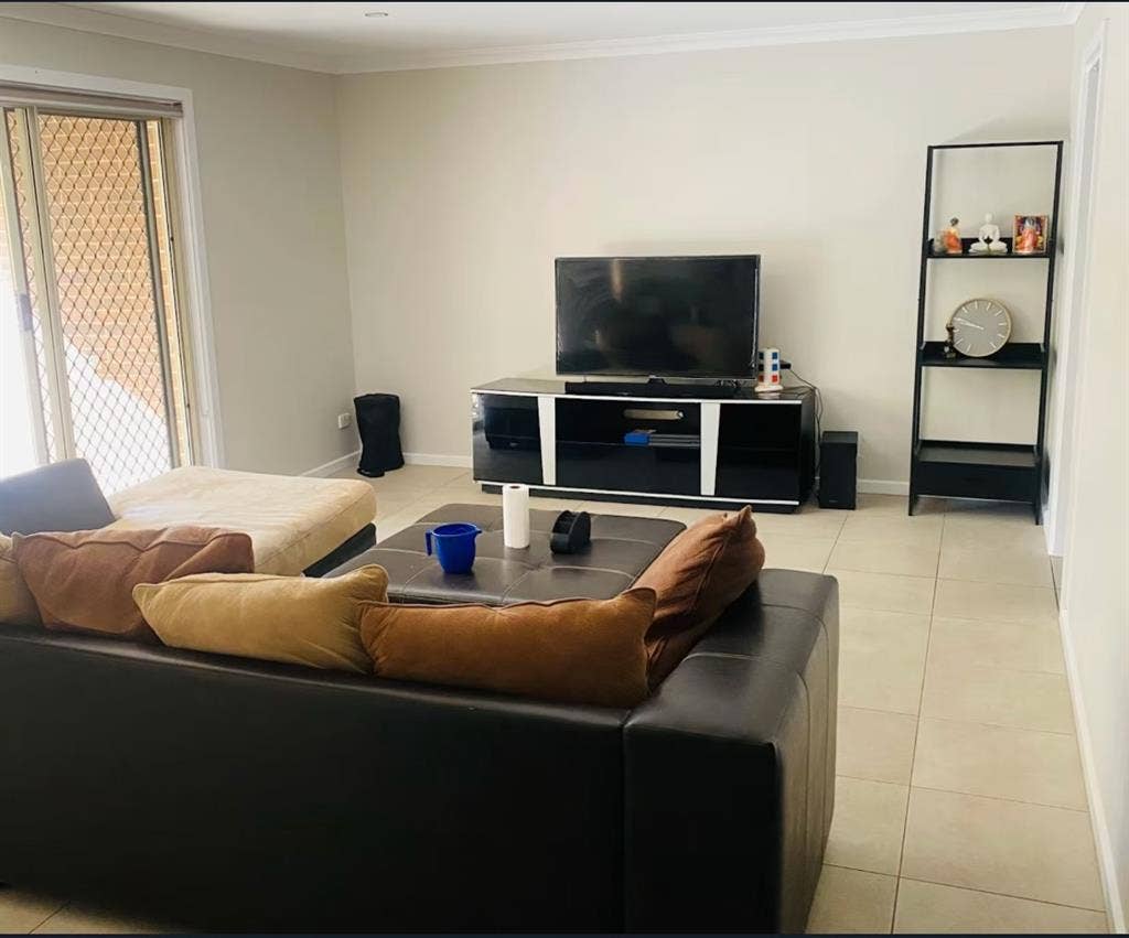 2 rooms to rent in thurgoona