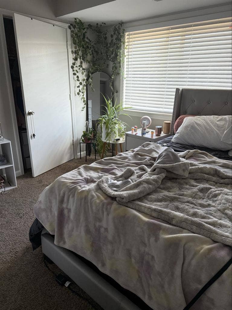 Bedroom near Glendale/Broad ripple