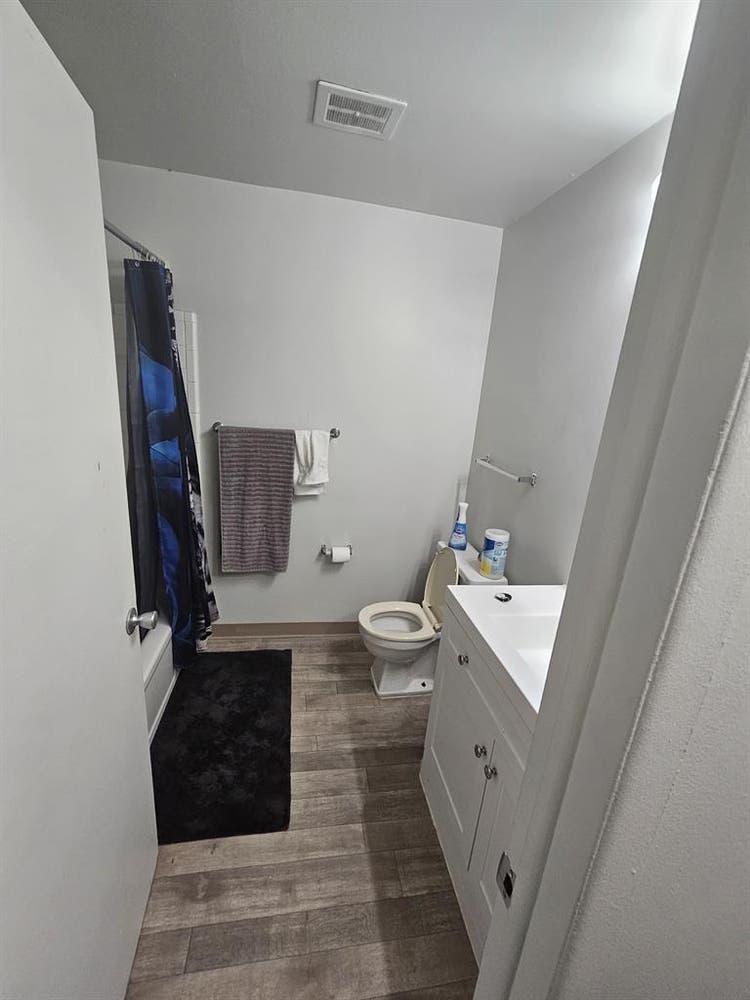 Roommate wanted