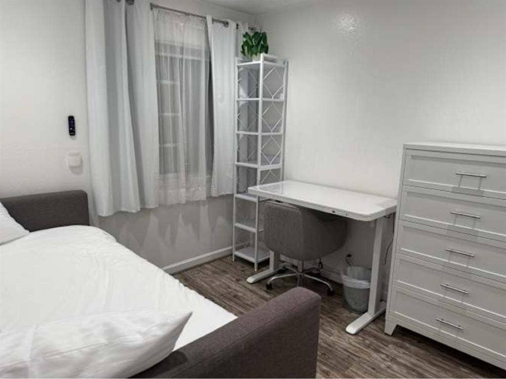 Seeking a responsible housemate