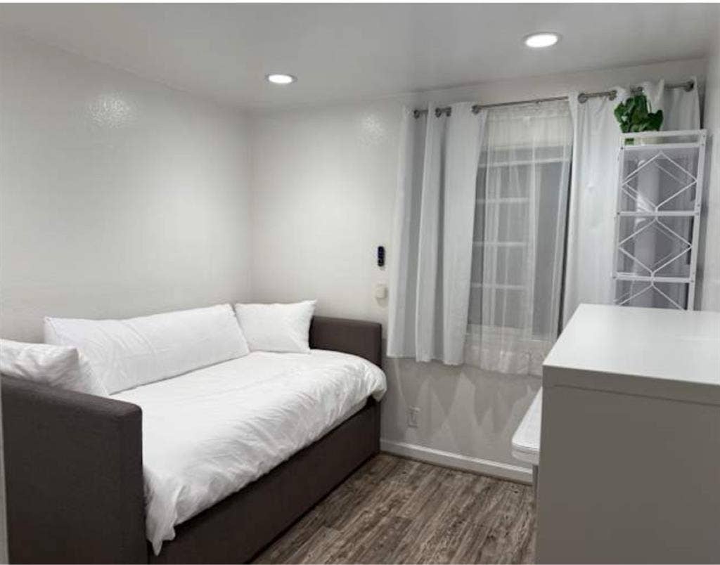 Seeking a responsible housemate