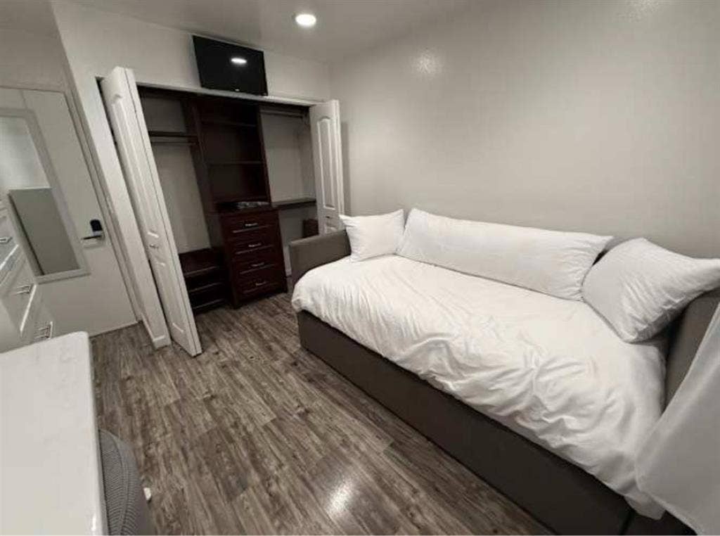 Seeking a responsible housemate