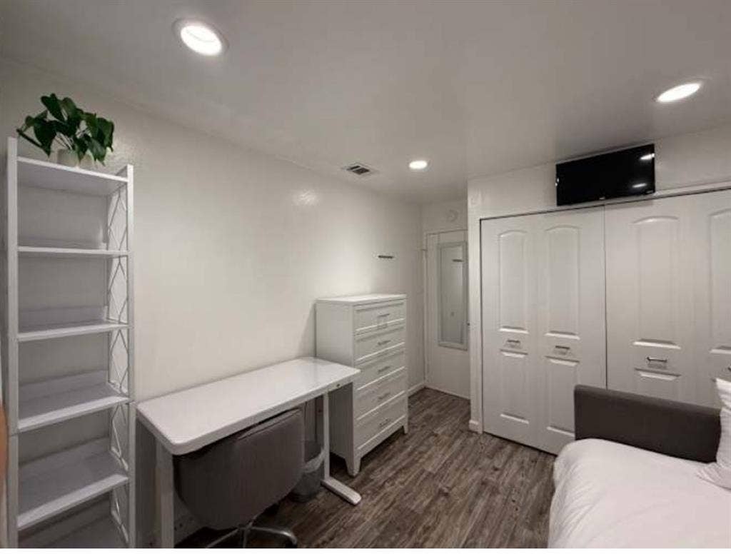 Seeking a responsible housemate