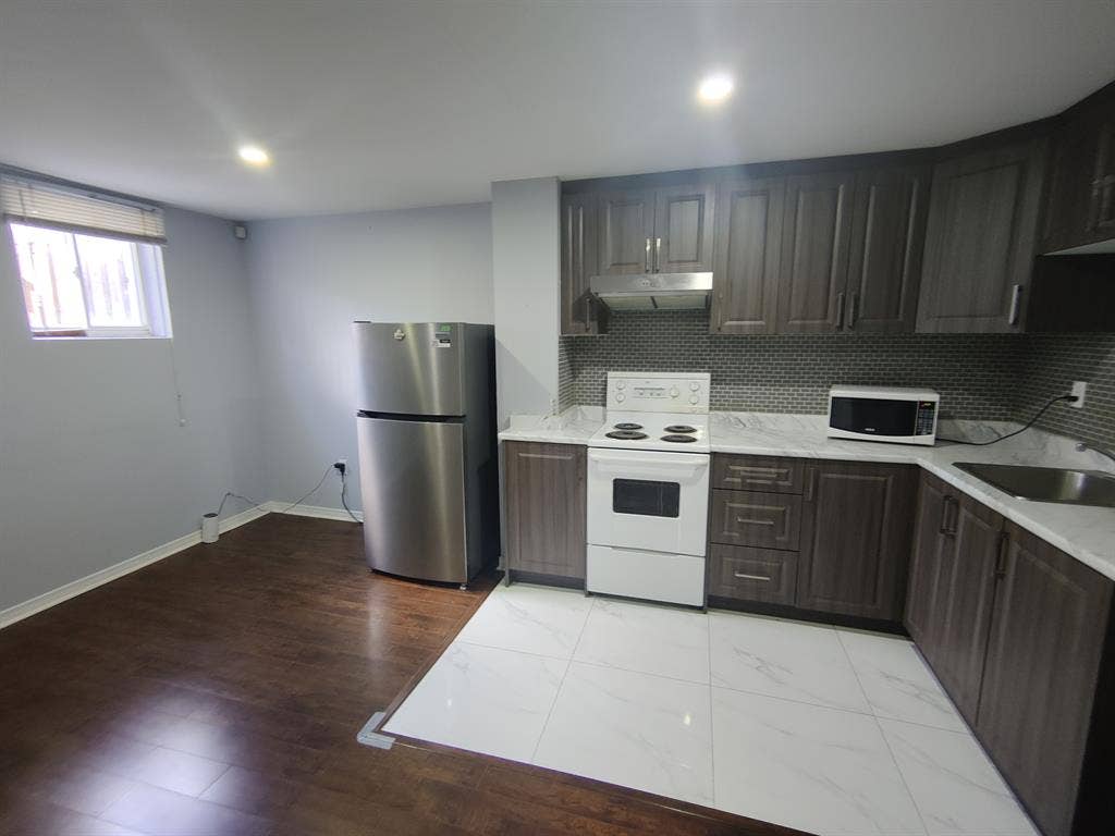 Spacious studio basement for Rent