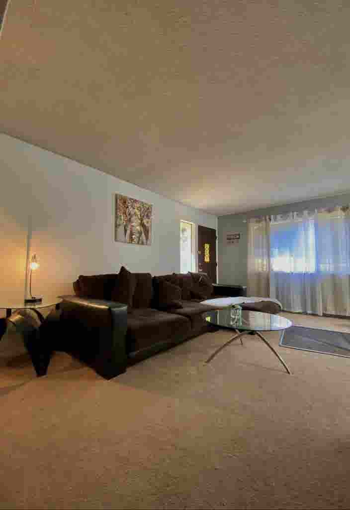 Spacious Private Room w/Closet
