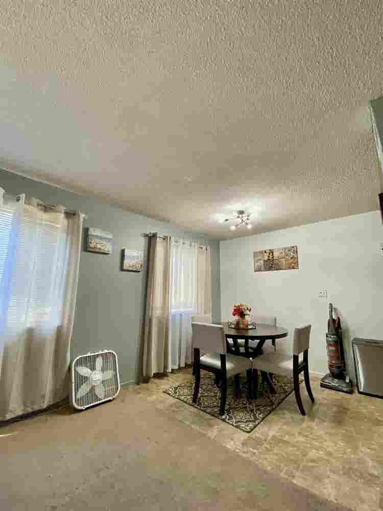 Spacious Private Room w/Closet