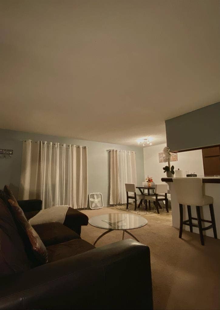 Spacious Private Room w/Closet