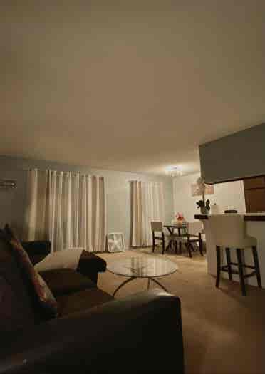 Spacious Private Room w/Closet