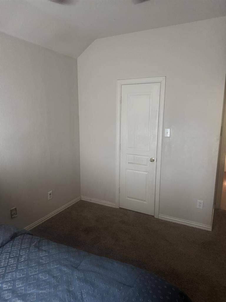 Cozy room for rent; Prime Location