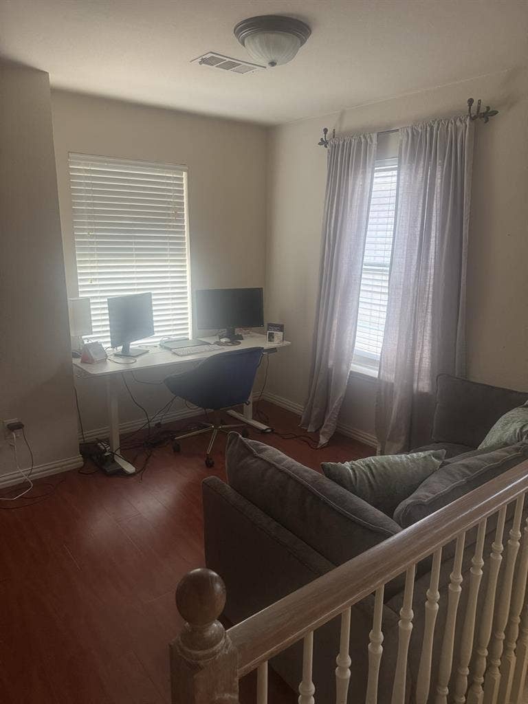 Cozy room for rent; Prime Location
