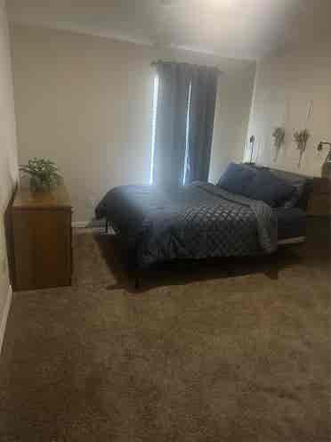 Cozy room for rent; Prime Location