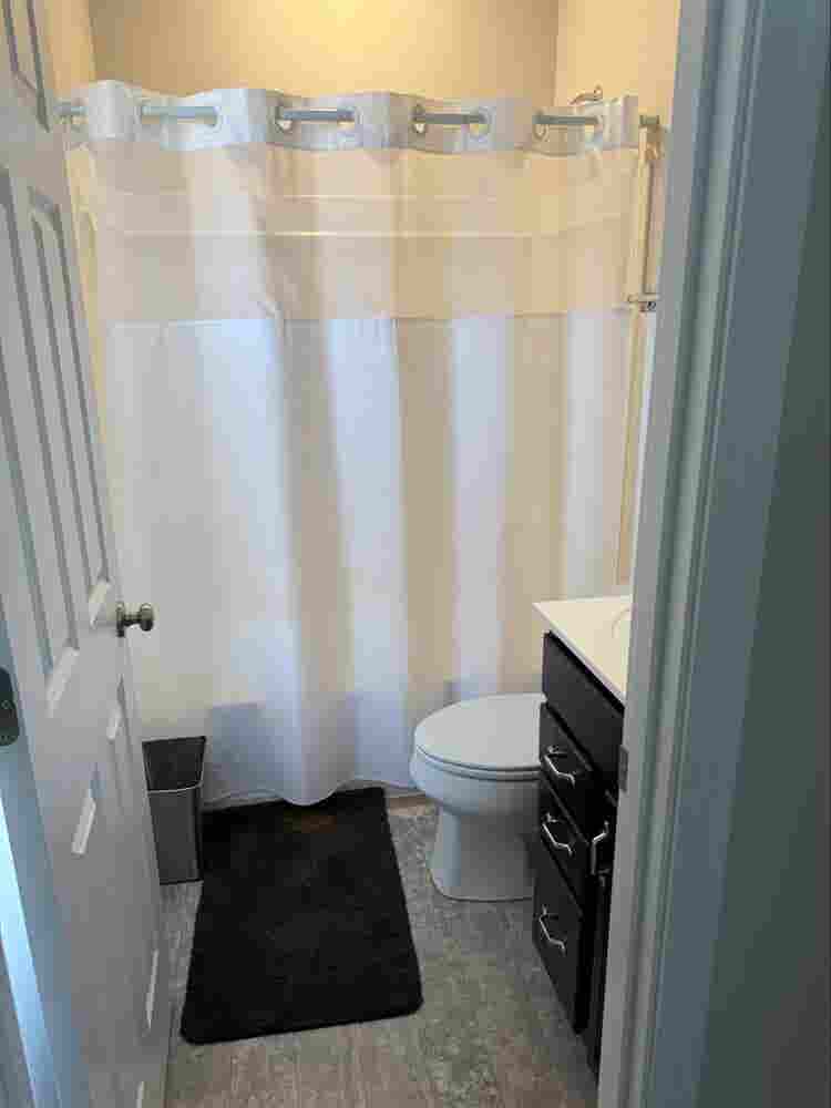 Private bedroom/bathroom in Batavia