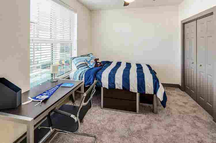 Rom for sublease!