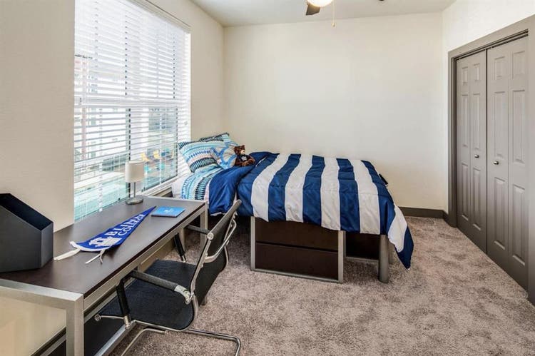 Rom for sublease!